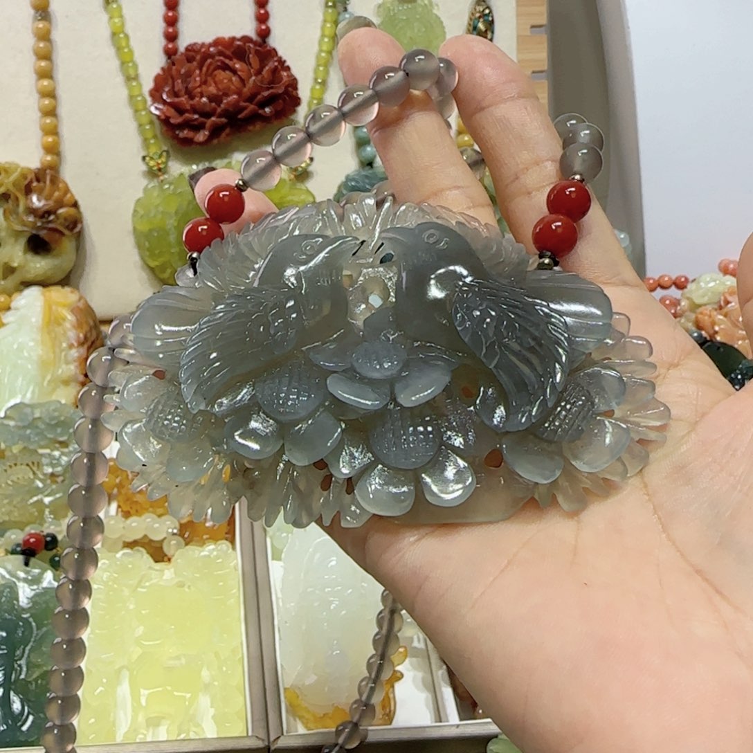 未镶嵌蛇纹石玉吊坠乔*