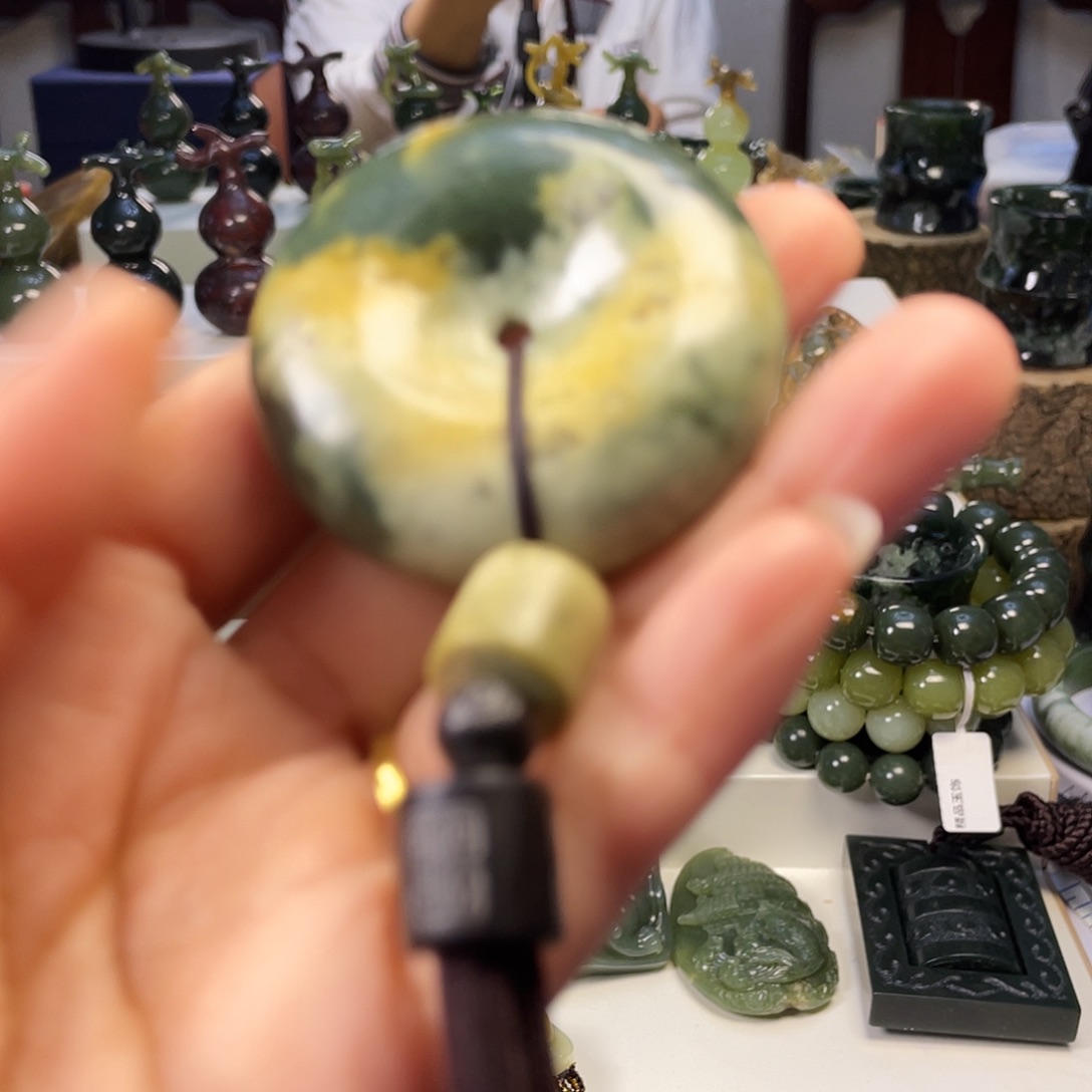 王***️岫岩河磨玉（透闪石质玉）未镶嵌手绳