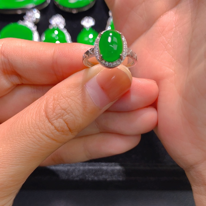 翡翠银S925镶嵌戒指一个