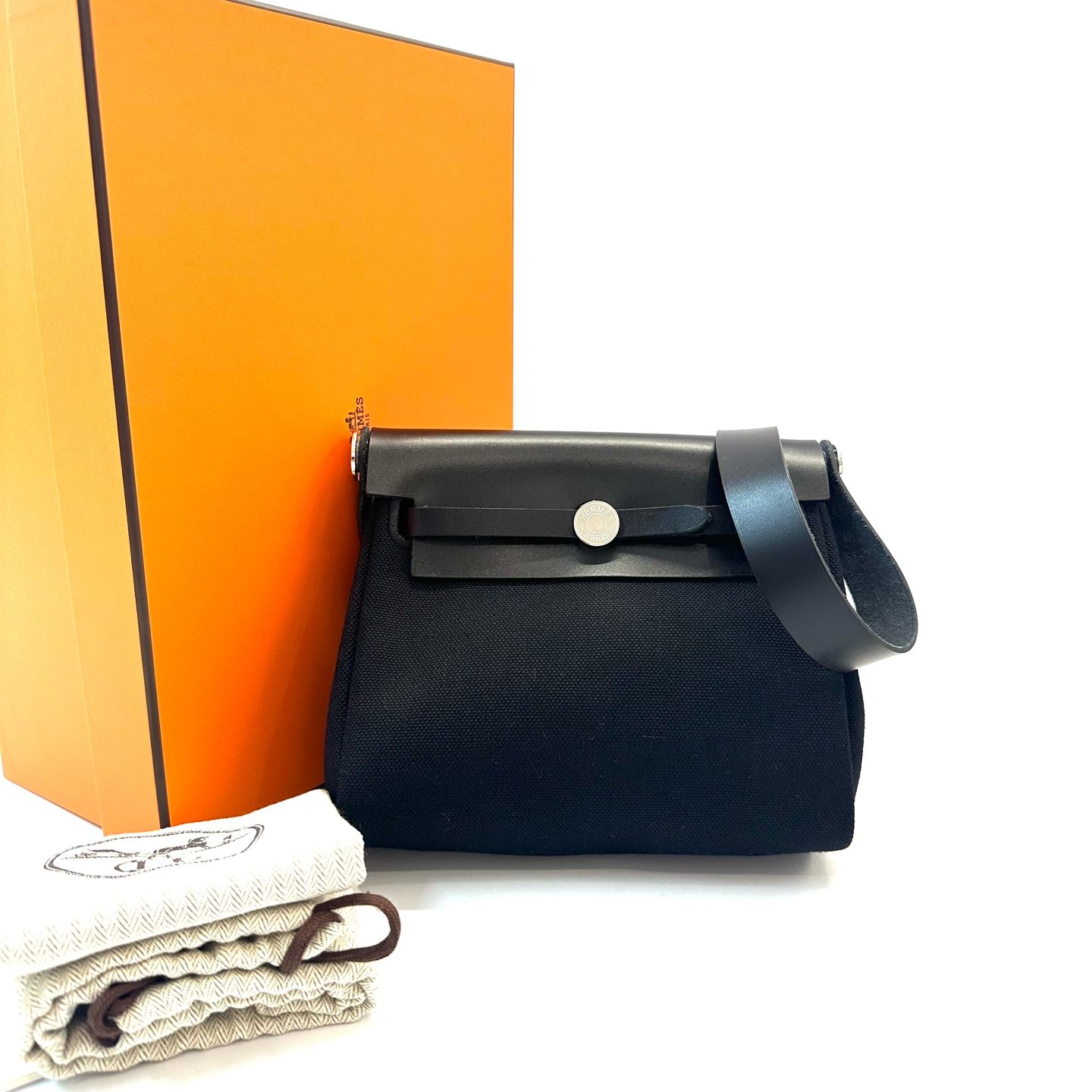 95新 Hermes/爱马仕 98新 BOlSO herbag20 银扣 帆布拼皮黑包  