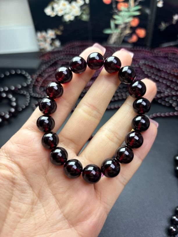 10mm高品质酒红石榴石单圈手链