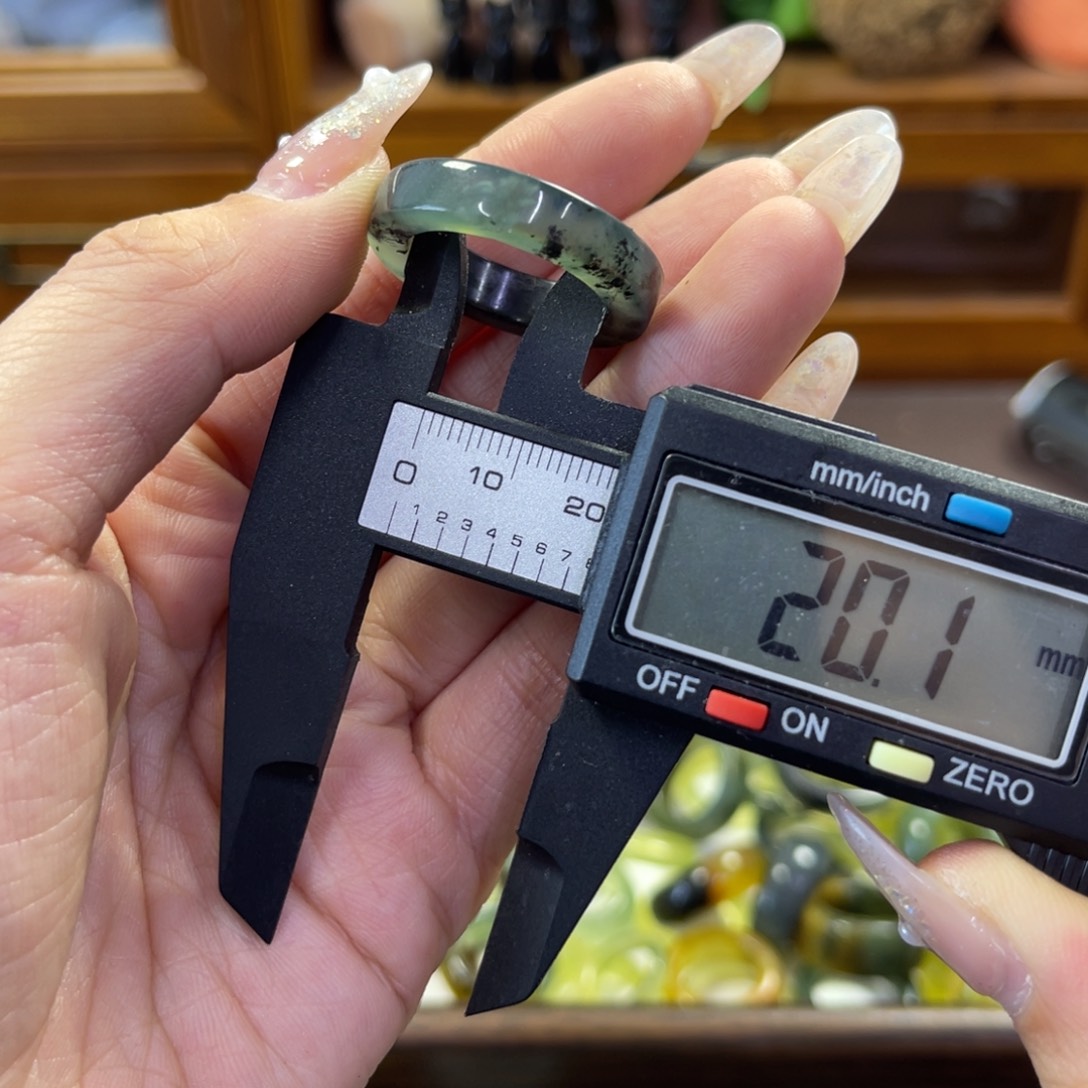 蛇纹石玉未镶嵌手镯121