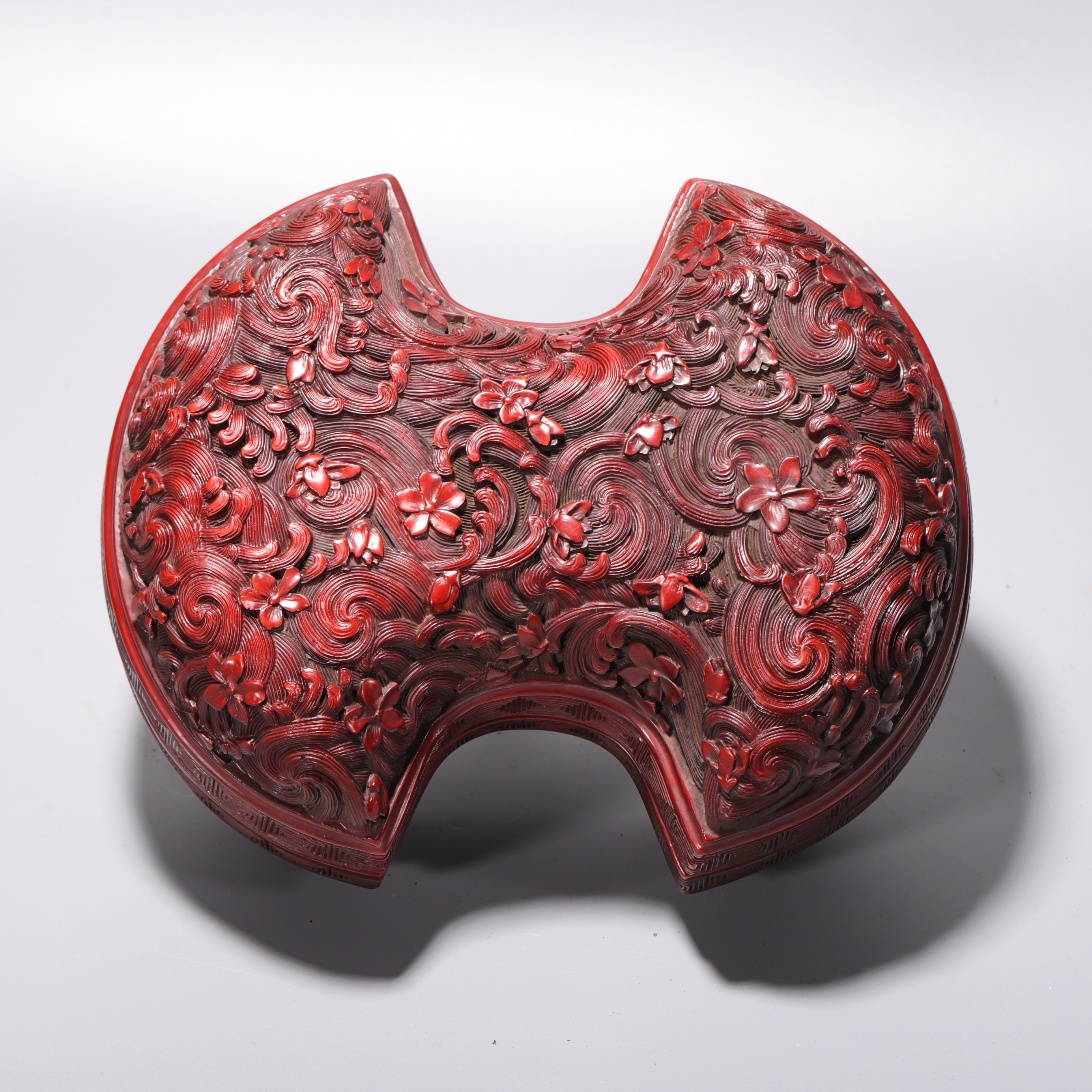 lot34  清代 大漆金锭型捧盒 