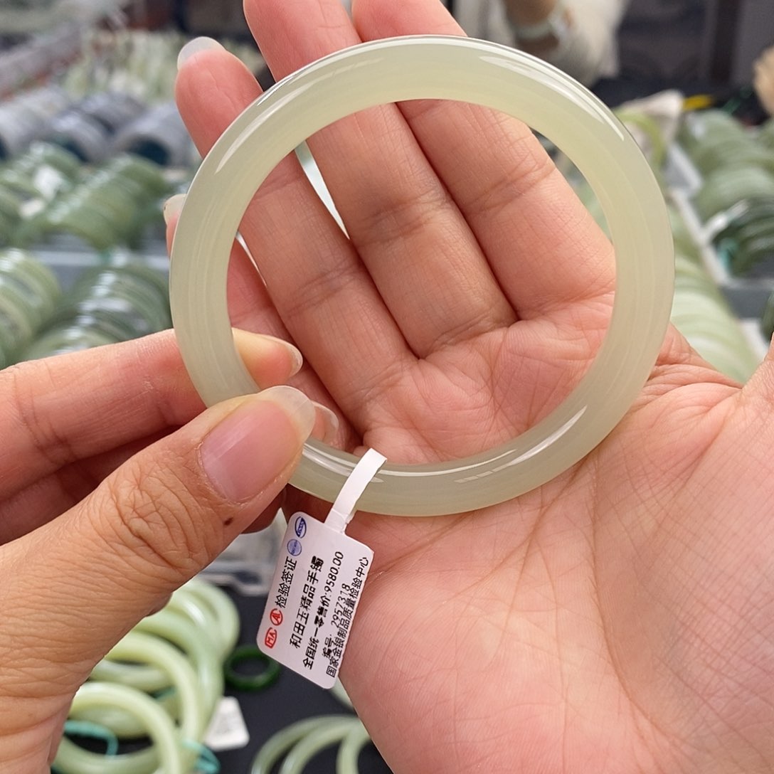 和田玉和田玉手镯56未镶嵌穎*