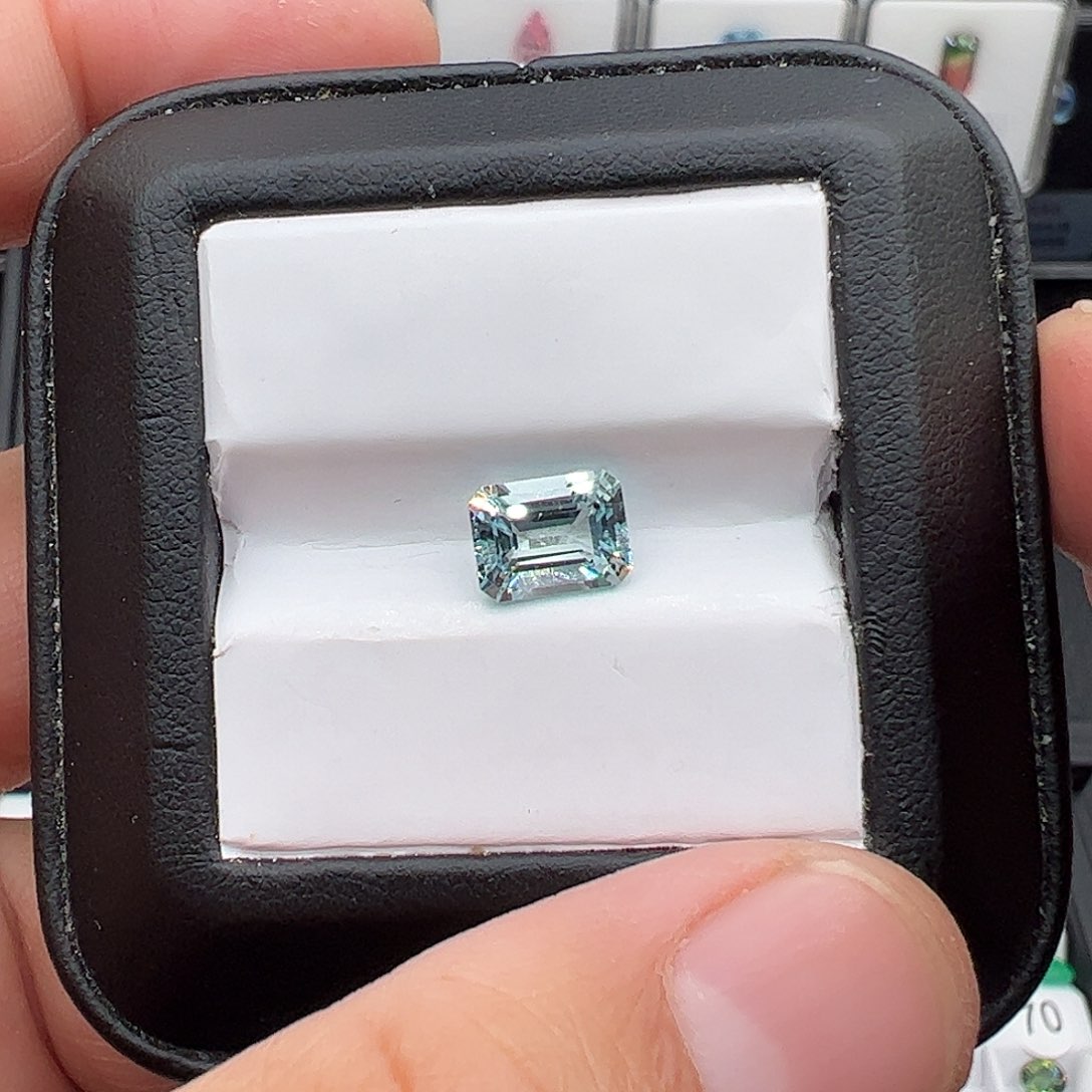 海蓝宝石裸石未镶嵌1.75克拉