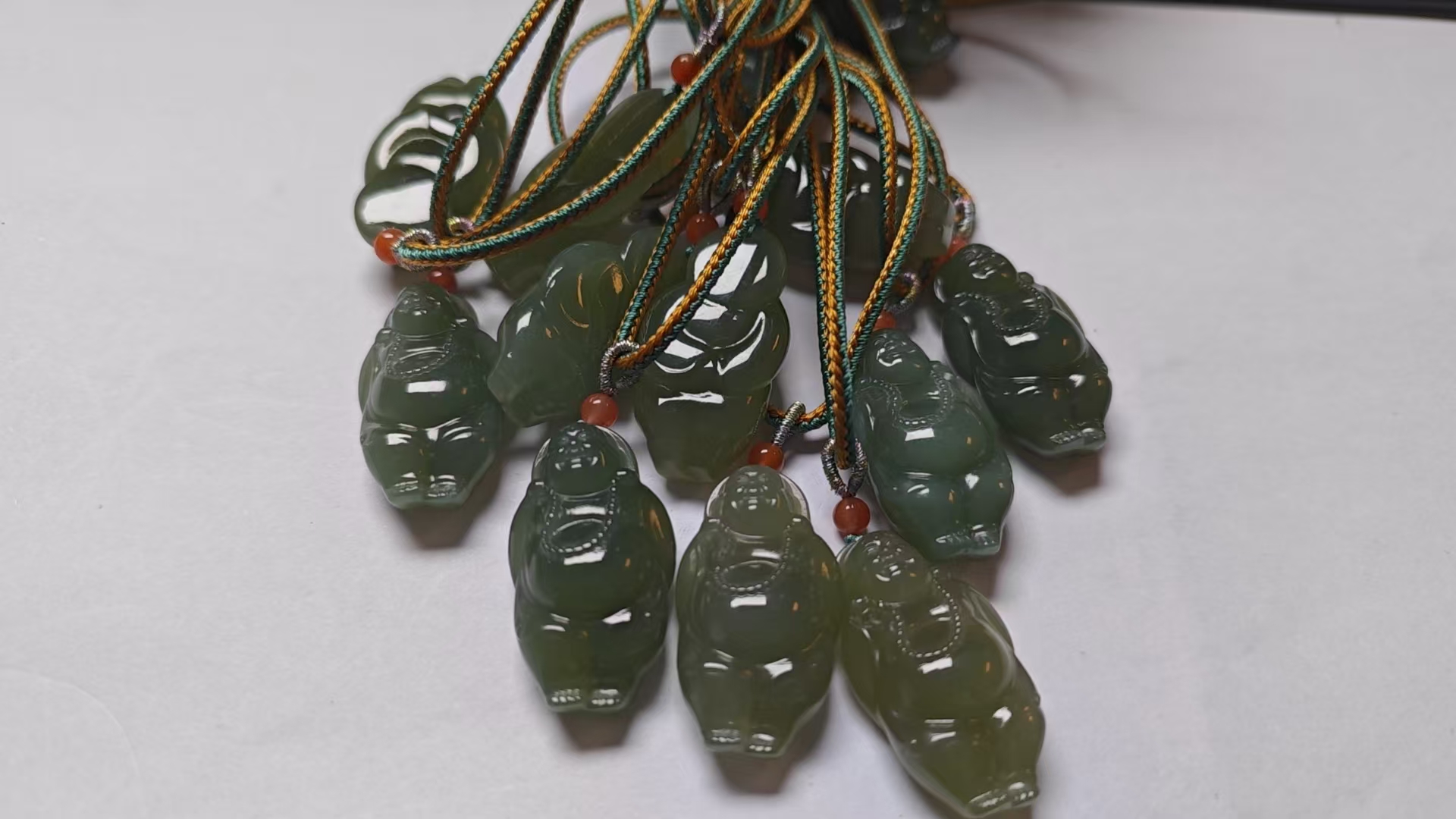 和田玉吊坠34.8*19.4*11mm左右多样性发其一C-52