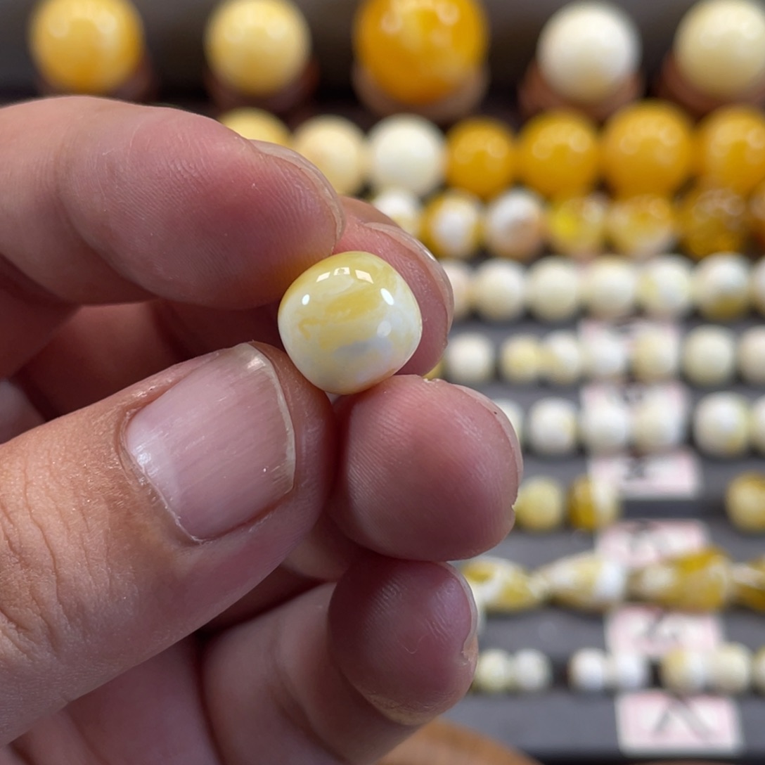 未镶嵌蜜蜡裸石吼****?满白蜡老型