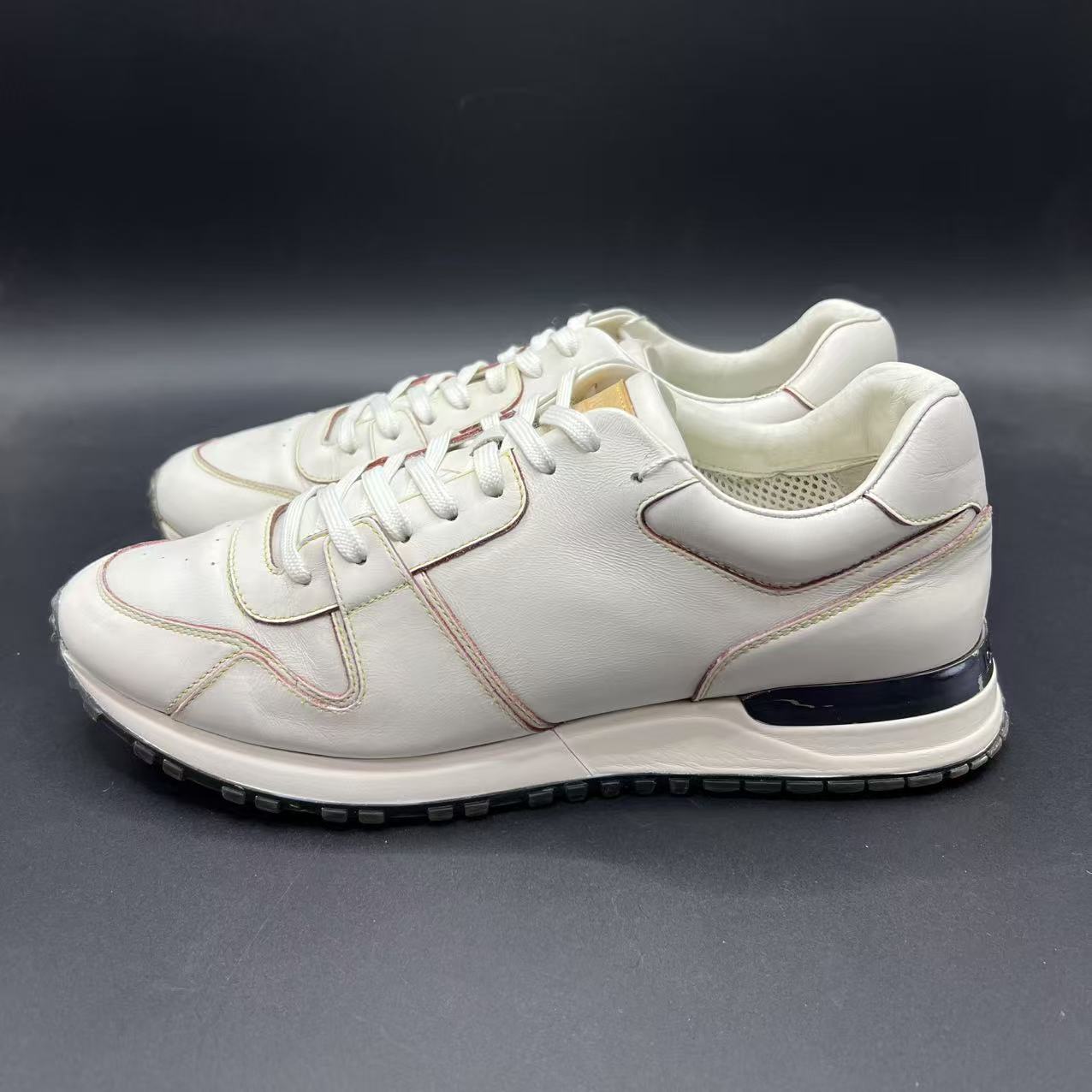 95新 LouisVuitton/路易威登 男士时尚百搭白色运动鞋40码 x056h