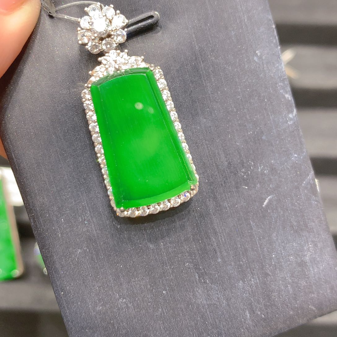 翡翠吊坠(赠链)银S925镶嵌0008