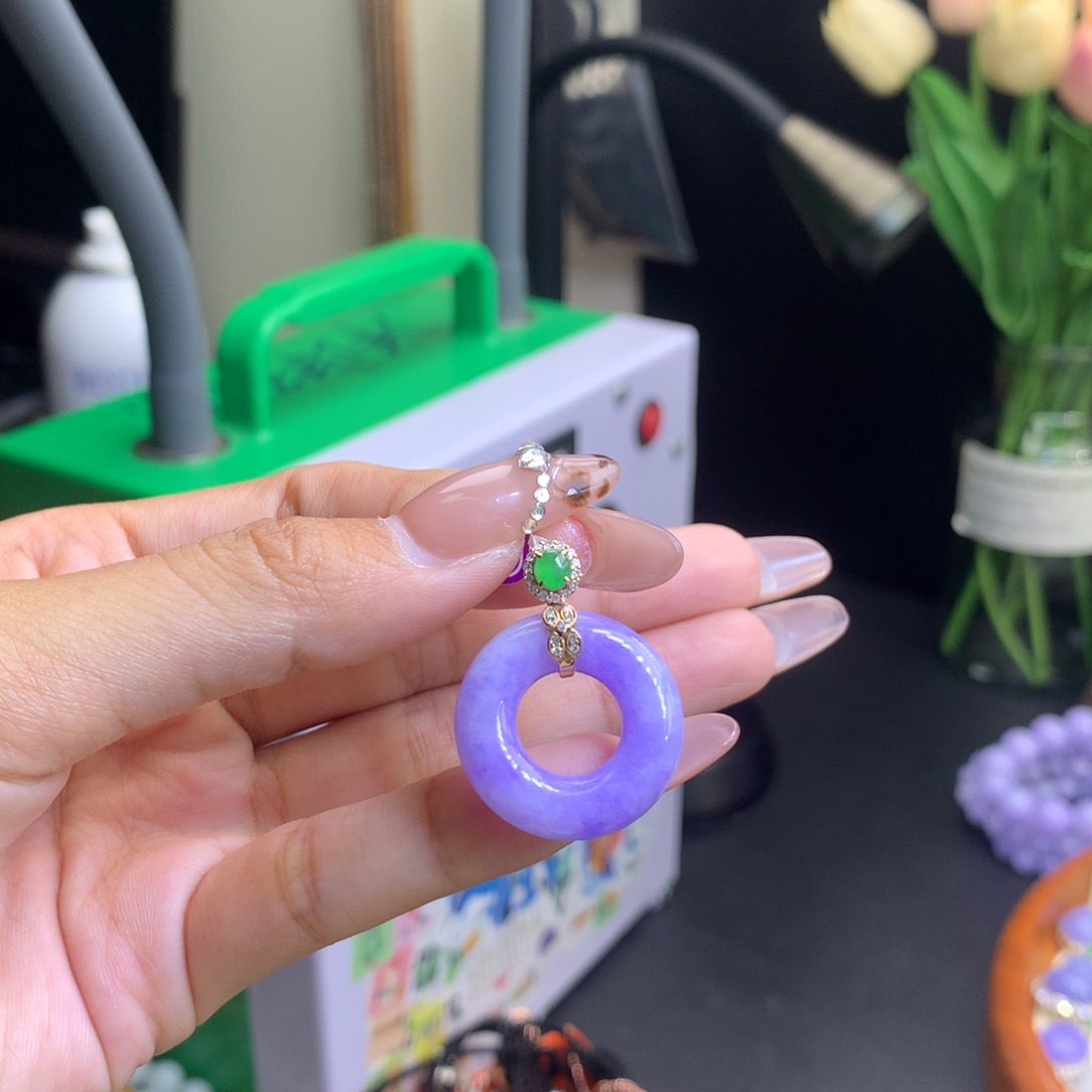 翡翠18K金镶嵌颈饰