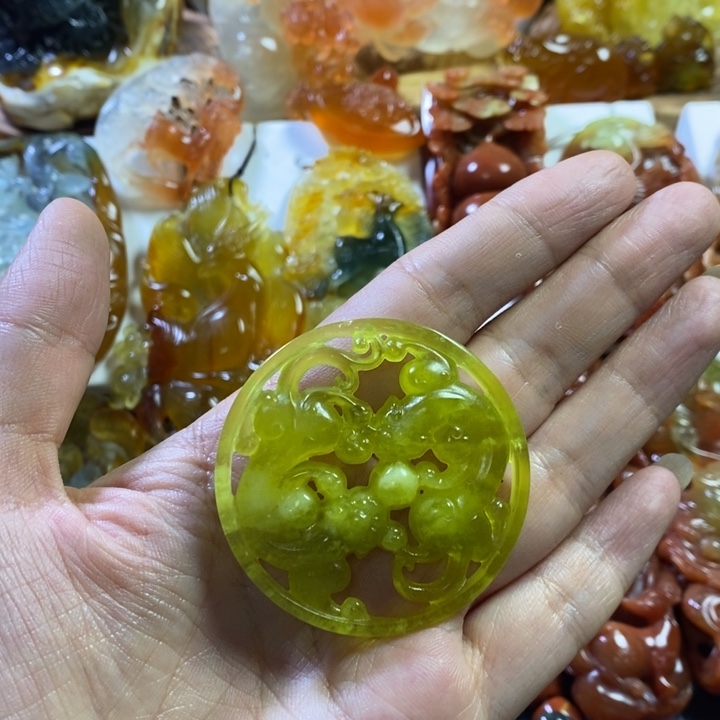 蛇纹石玉未镶嵌颈饰