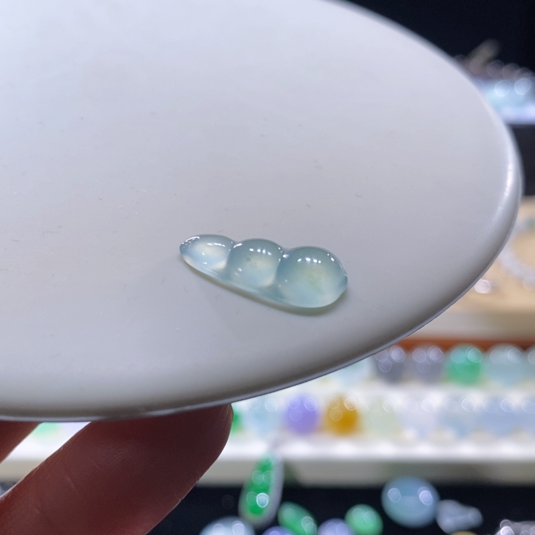 翡翠未镶嵌颈饰翡翠冰晴底福豆