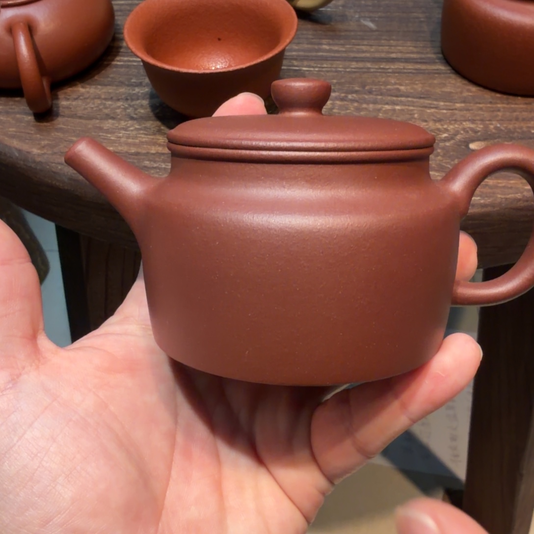 茶杯紫砂微瑕的壶