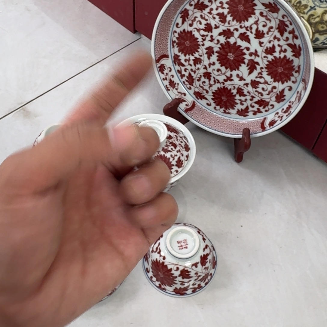 瓷片釉里红缠枝莲五件套