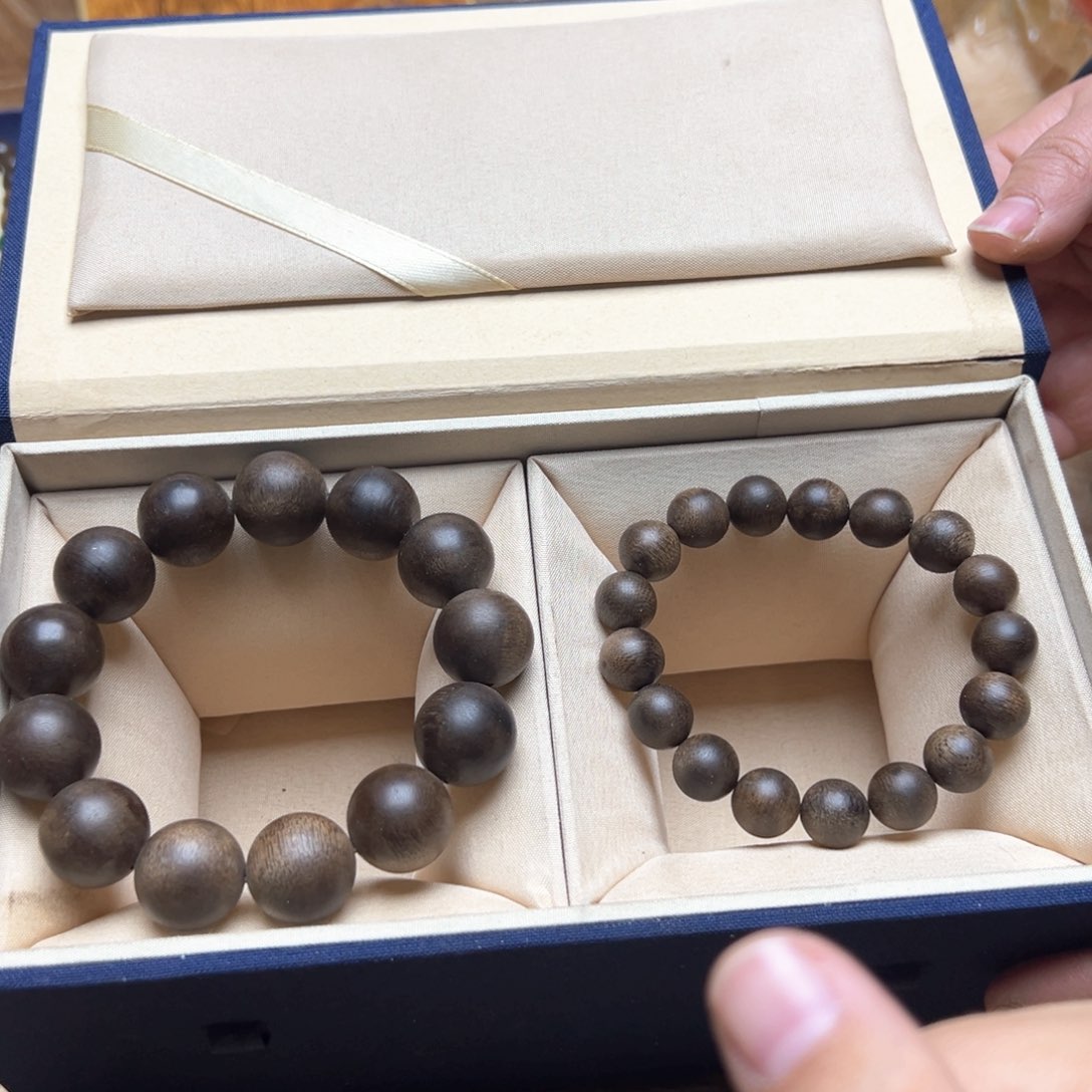 大叶紫檀（黑酸枝木类）