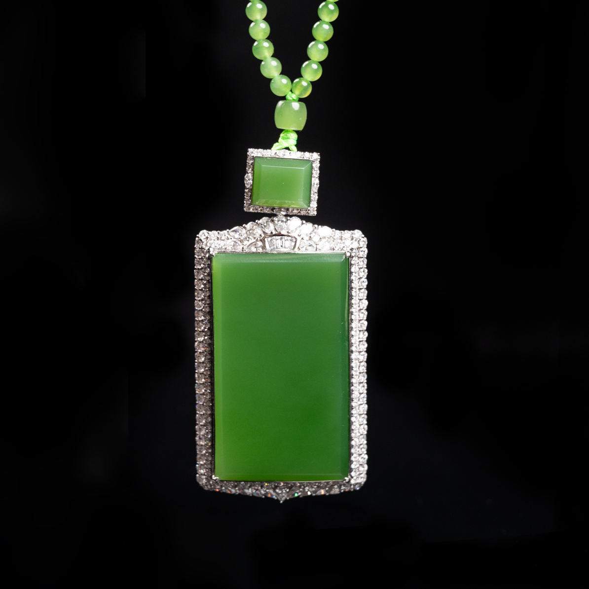 “青光”天然和田玉果阳绿无事牌吊坠18k金镶68.6*33.2*13.5/40g