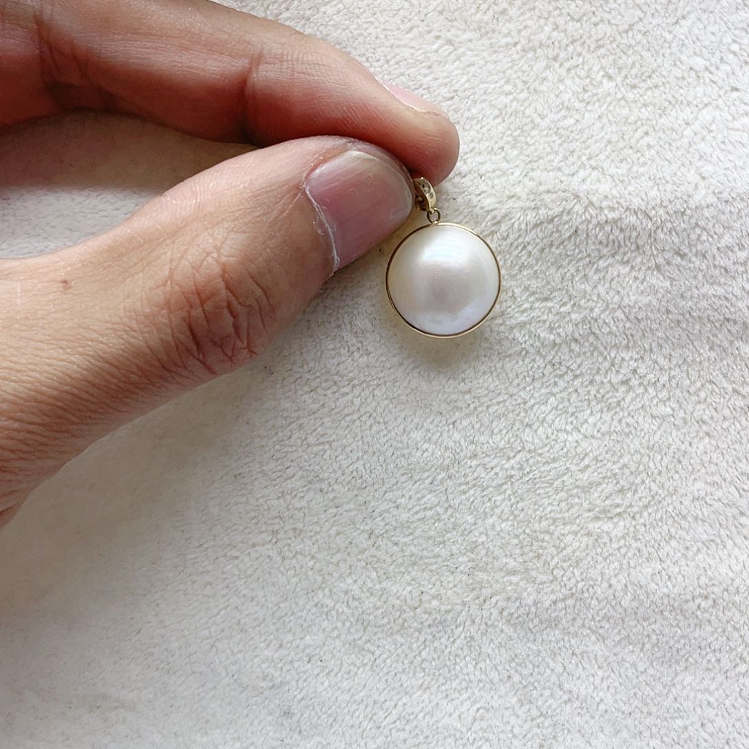 拼合珍珠（马贝珠）颈饰18K金镶嵌