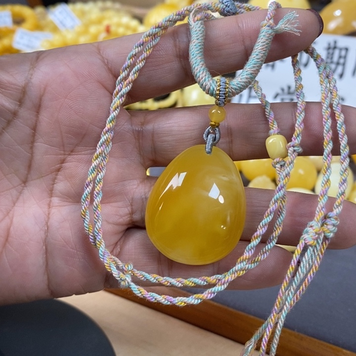 琥珀裸石未镶嵌水滴