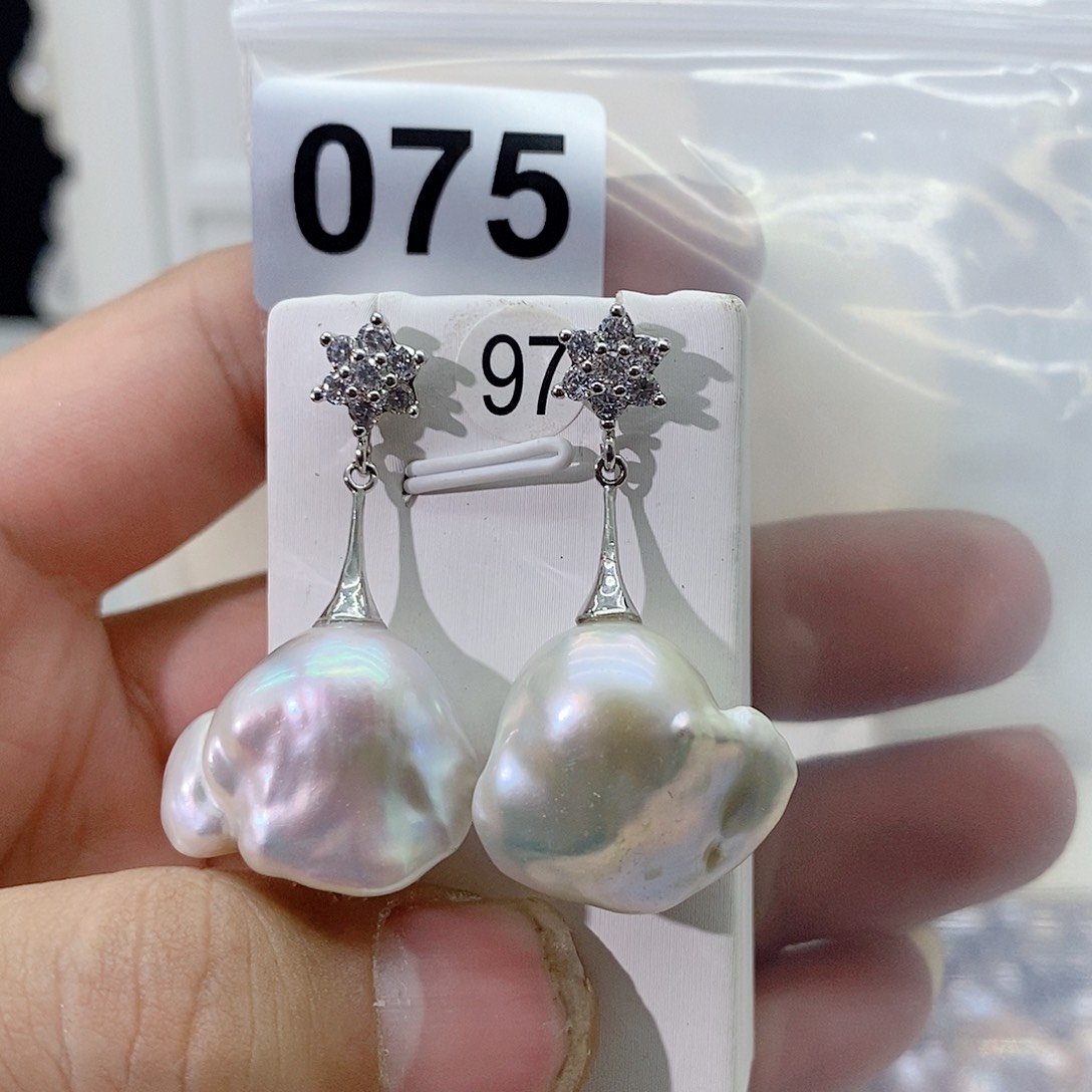 淡水珍珠颈饰合金