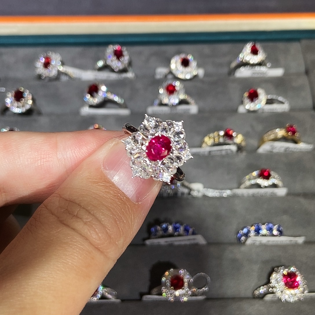 戒指18K金镶嵌红宝石0.79克拉缅甸