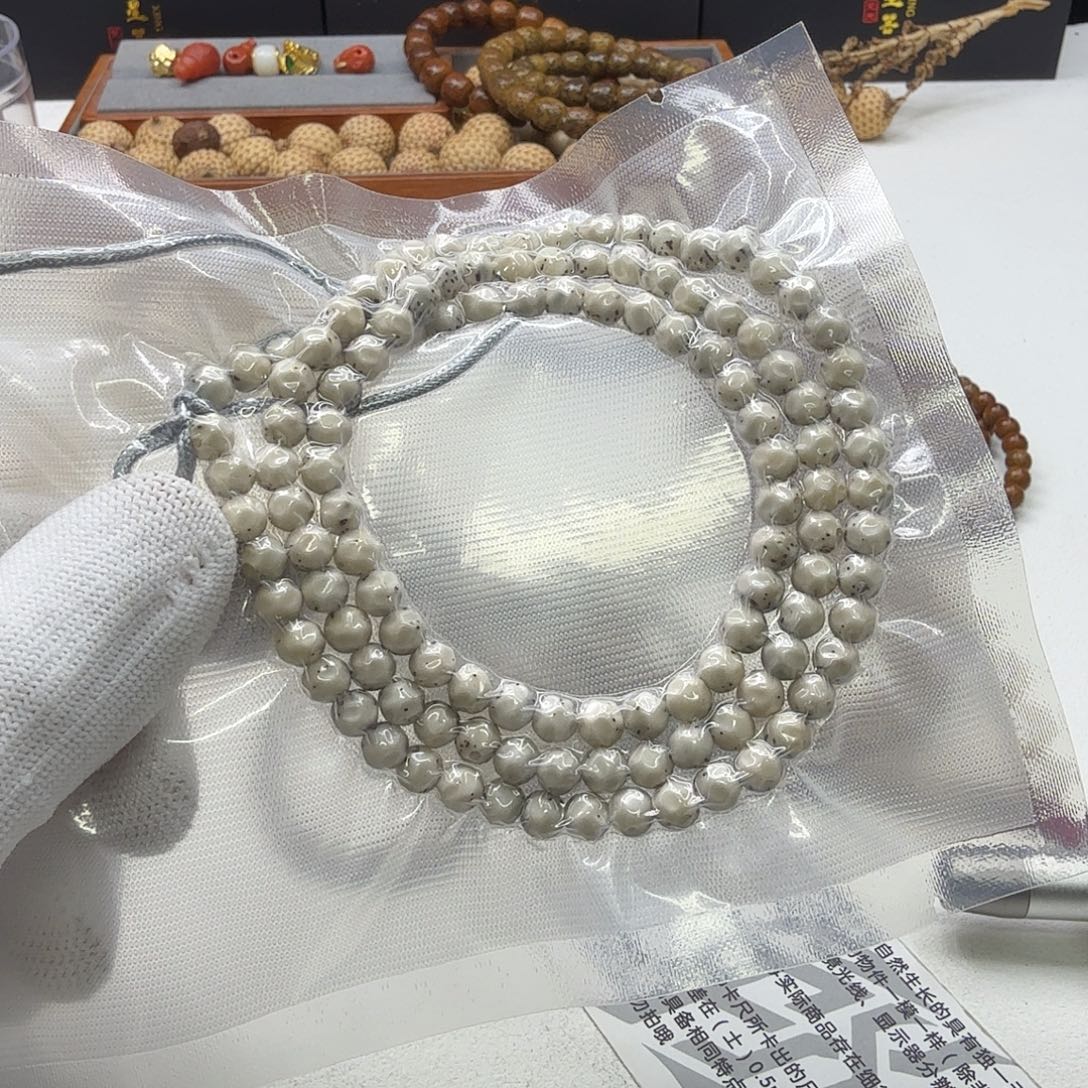 L***e吊坠星月菩提24一物一图冰白通体针尖星手工无相6左右108