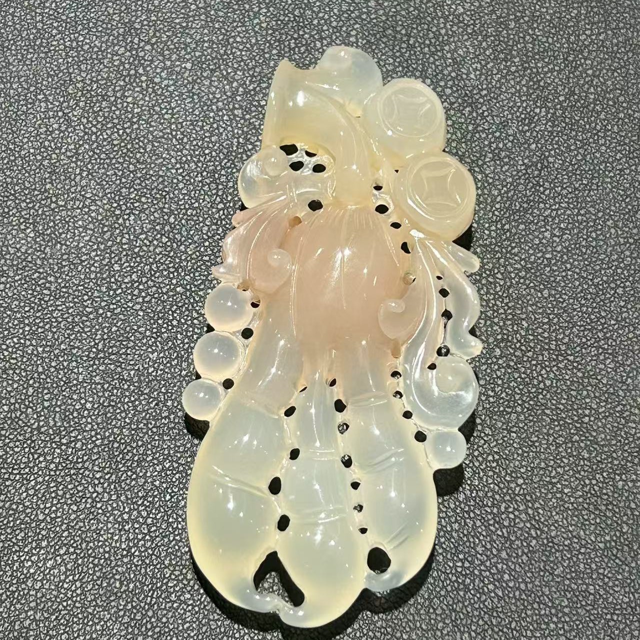 黄龙玉佛手瓜，吊坠