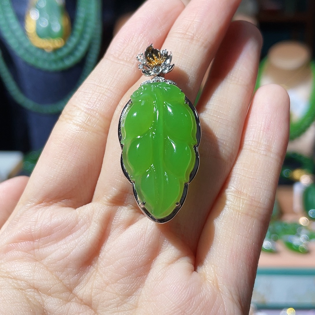 和田玉（碧玉）18K金镶嵌颈饰