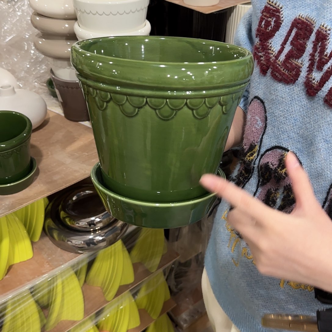 b2绿色带托花盆花盆花盆