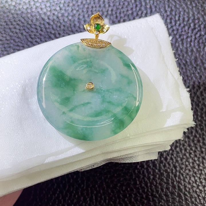 翡翠颈饰18K金镶嵌翡翠