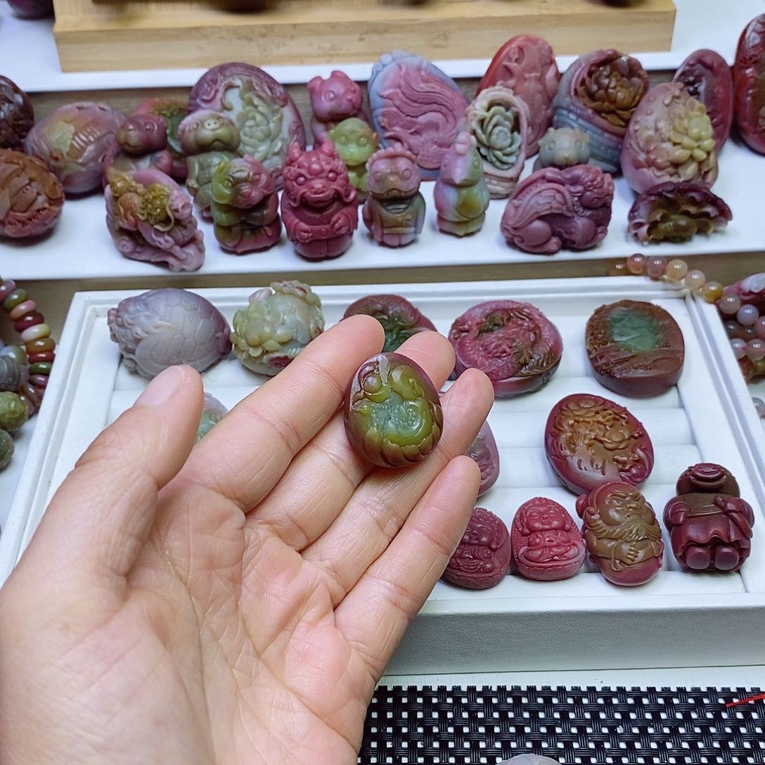 玛瑙/玉髓盐源玛瑙吊坠未镶嵌