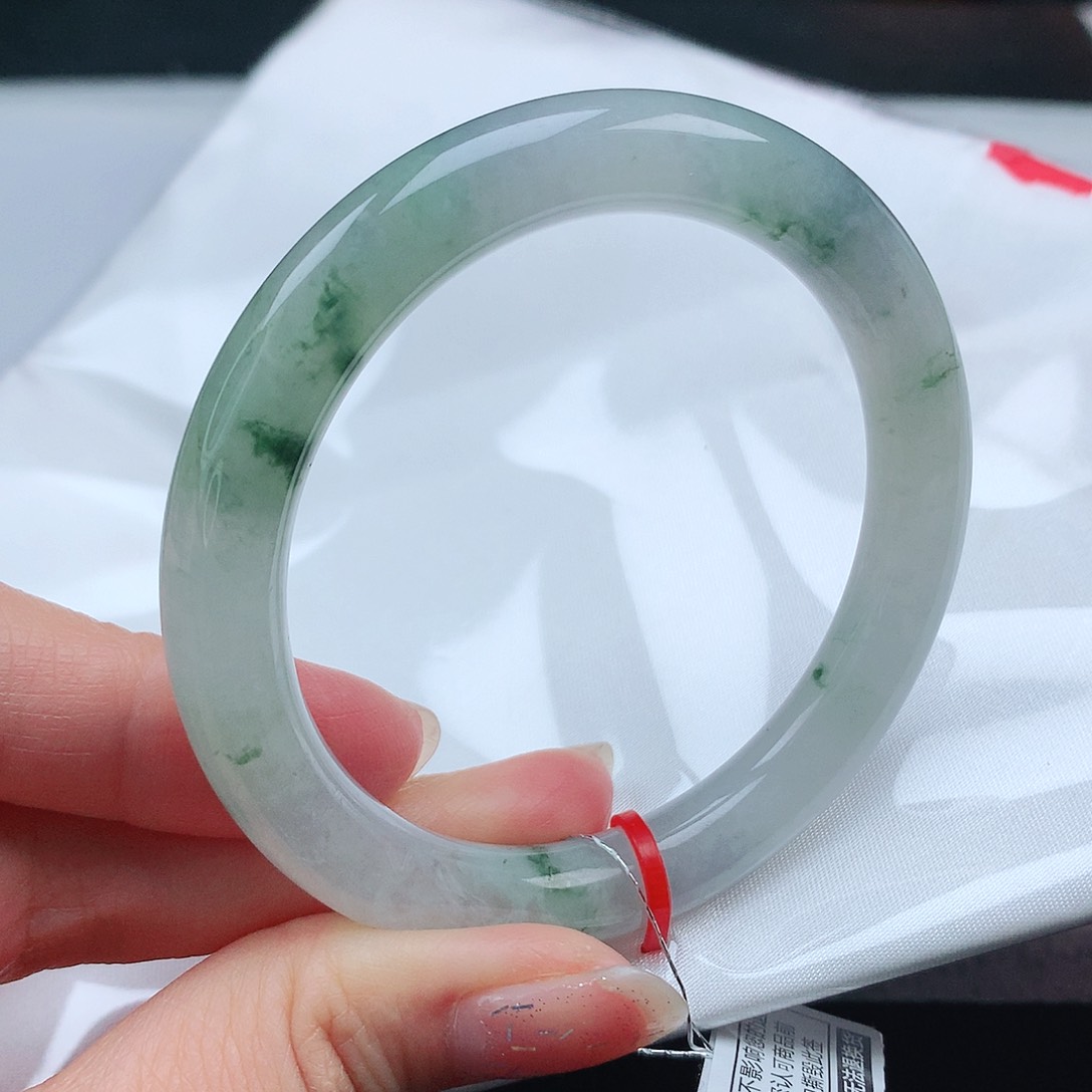 翡翠手镯（圆镯）未镶嵌53圆