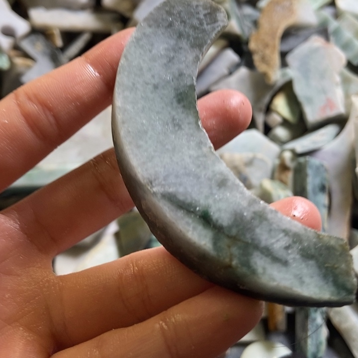翡翠颈饰未镶嵌天然翡翠