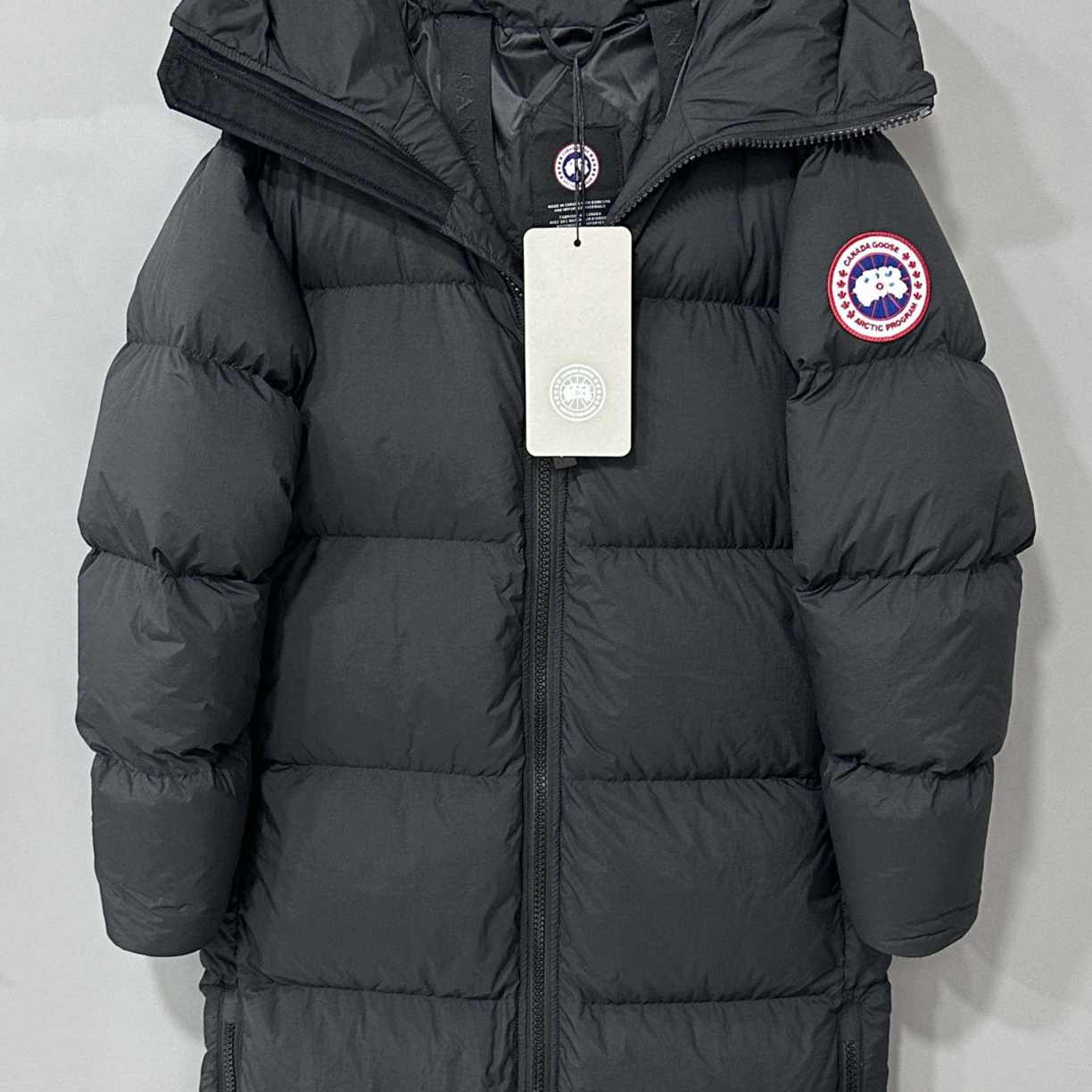 未使用 CANADA GOOSE 长款黑色徽标胶囊羽绒服外套/s码/98287