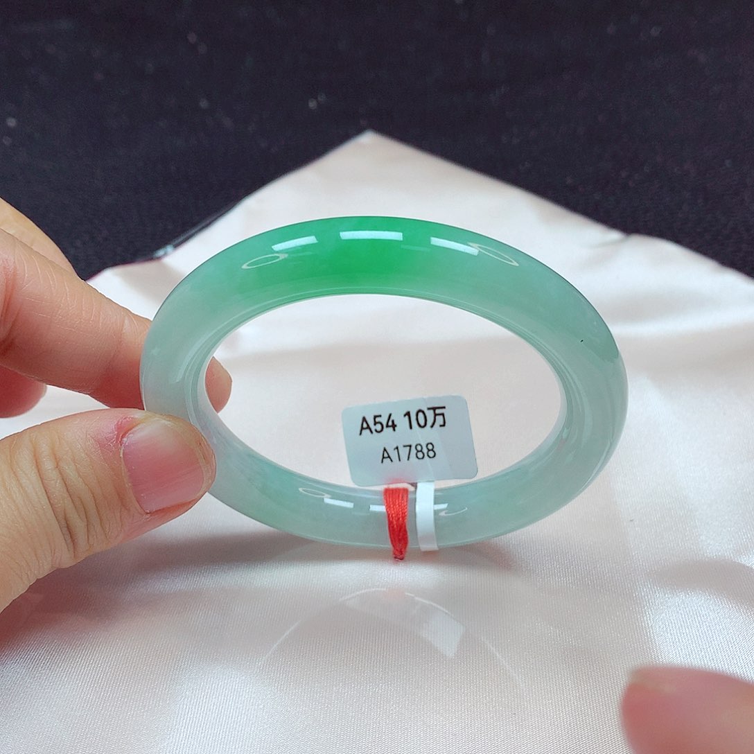 翡翠手镯未镶嵌手镯54