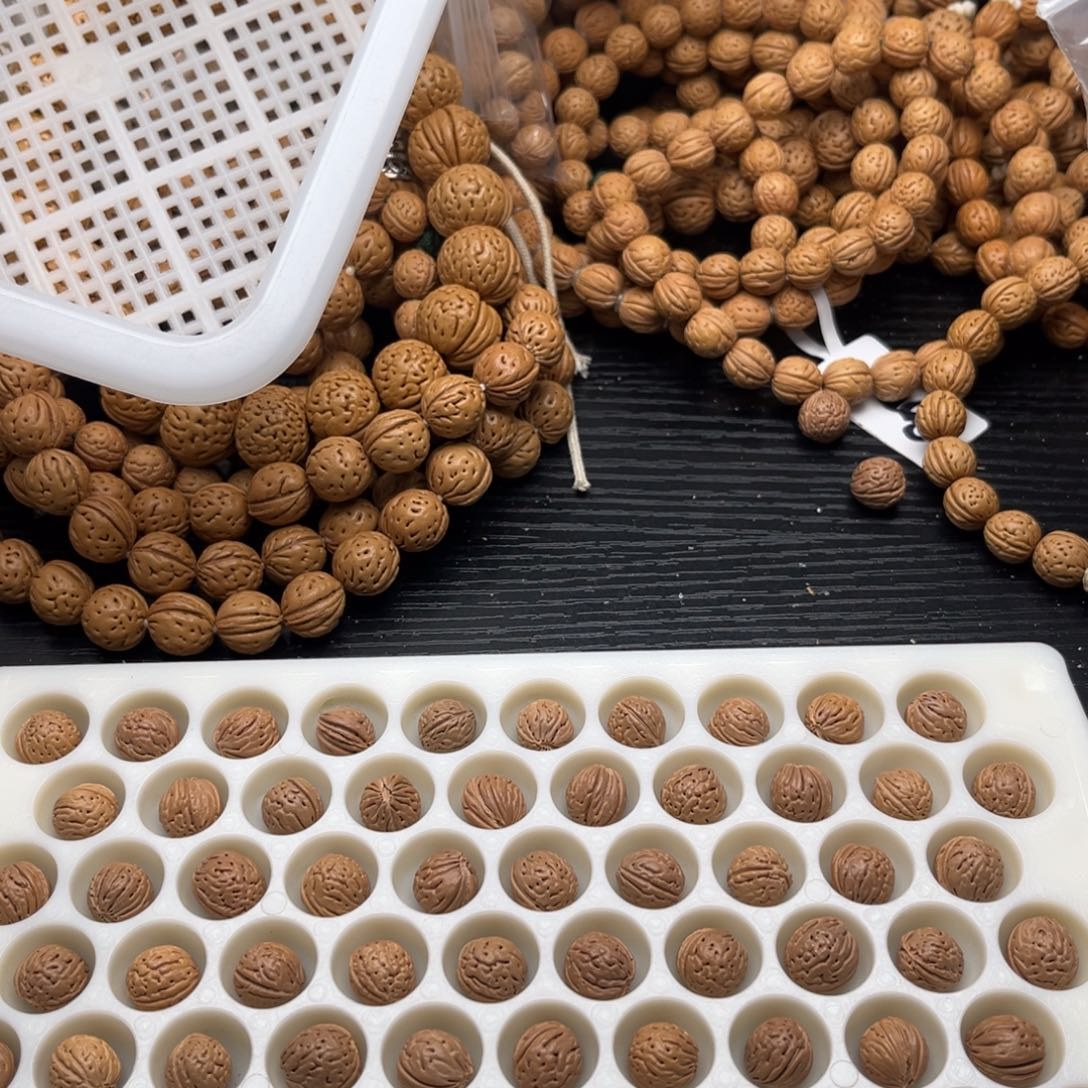 麦***n文玩核桃手串小桃核散籽批发