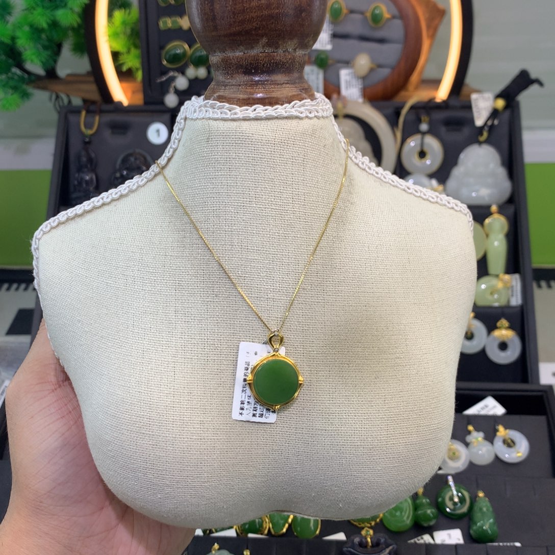 和田玉18K金镶嵌吊坠(赠链)