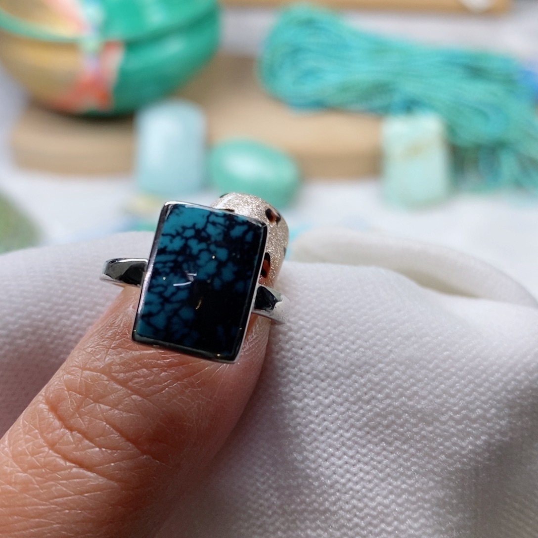 绿松石颈饰未镶嵌朱**~