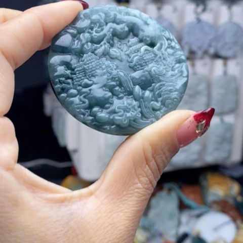 翡翠颈饰未镶嵌翡翠