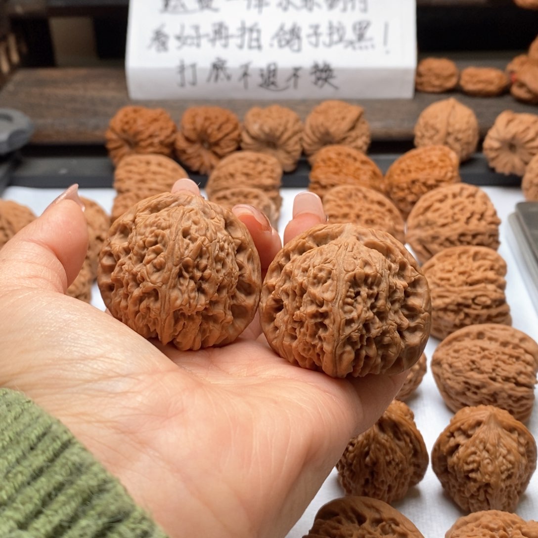 B***i44尺寸球型南疆石。 ，