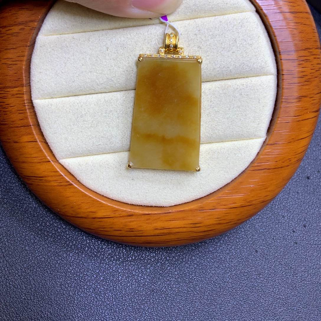 翡翠颈饰18K金镶嵌翡翠