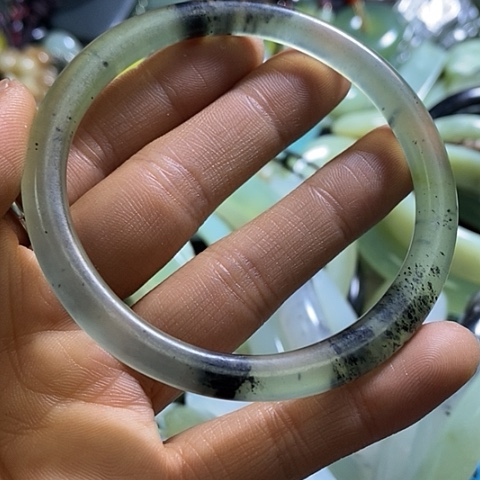 岫玉手镯未镶嵌60口径