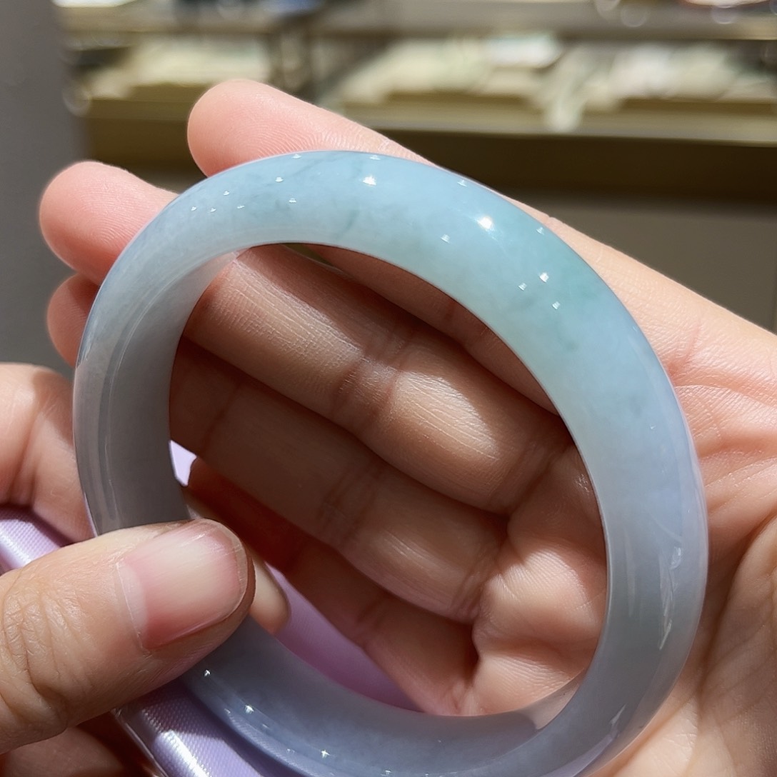 翡翠手镯未镶嵌翡翠