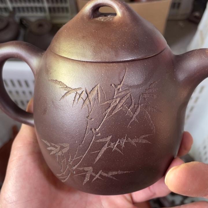 老厂紫砂壶一件。