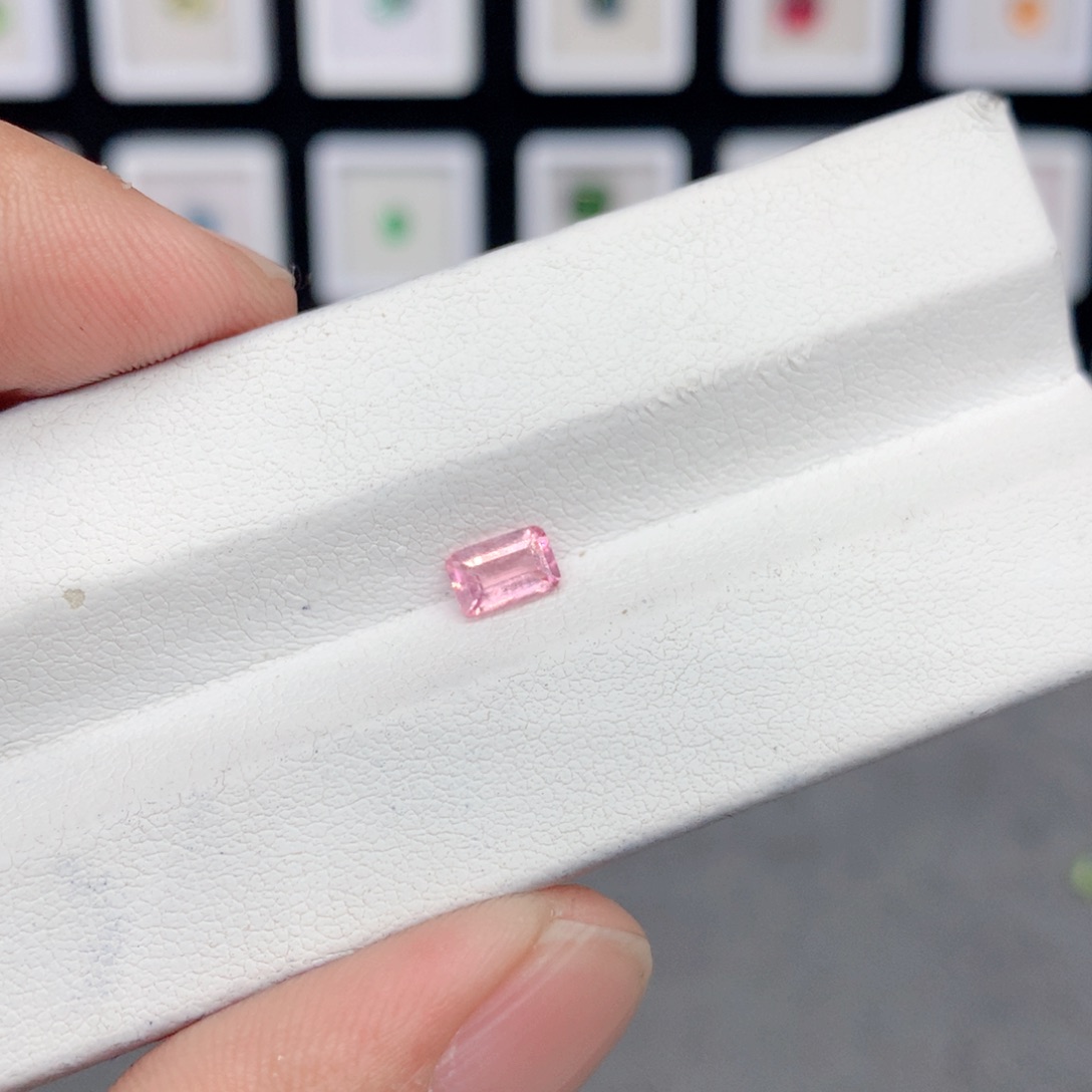 碧玺裸石未镶嵌西**子4*6mm有包体