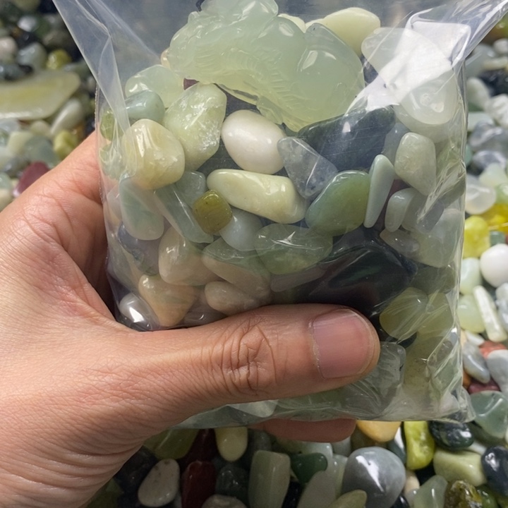 蛇纹石玉鱼缸石未镶嵌