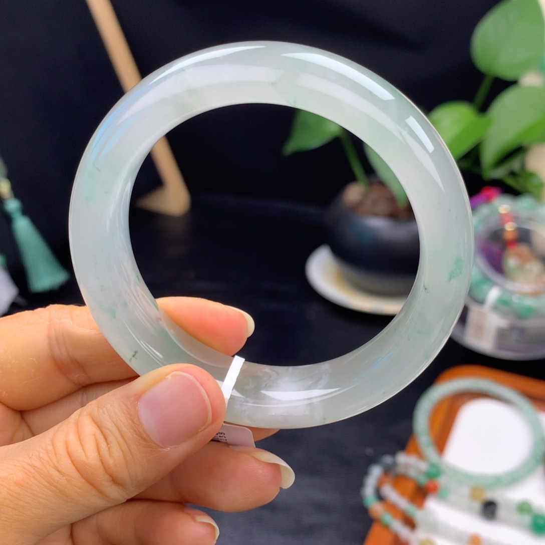 石英质玉未镶嵌手镯