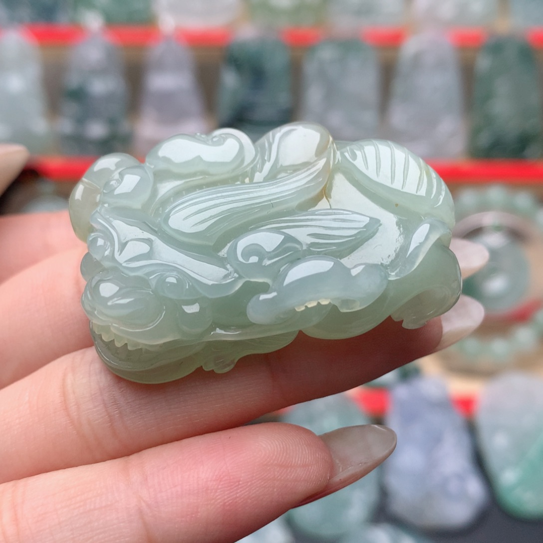 翡翠未镶嵌颈饰貔貅