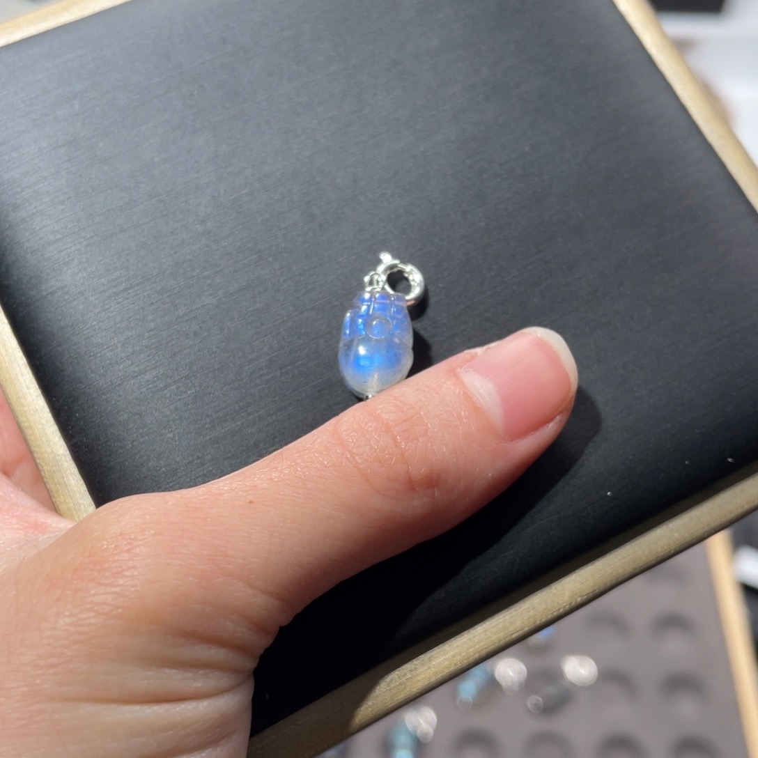 ****幻未镶嵌长石颈饰灰月光