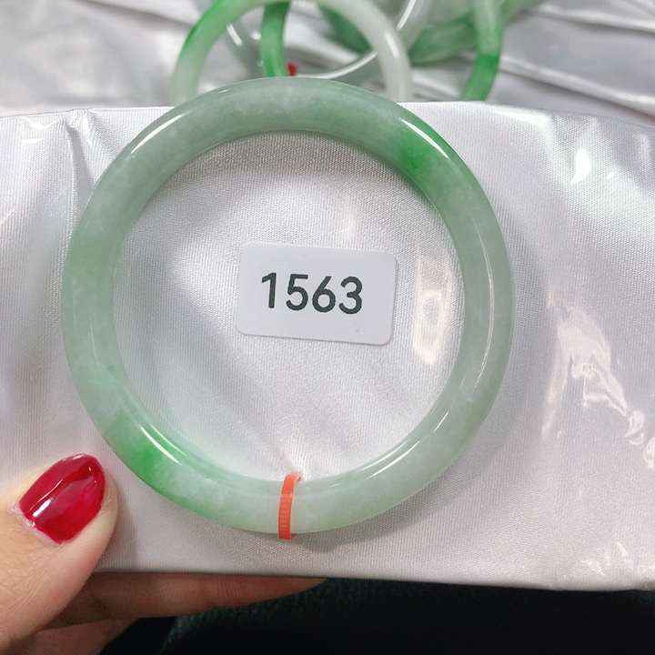 翡翠手镯未镶嵌天然翡翠手镯02