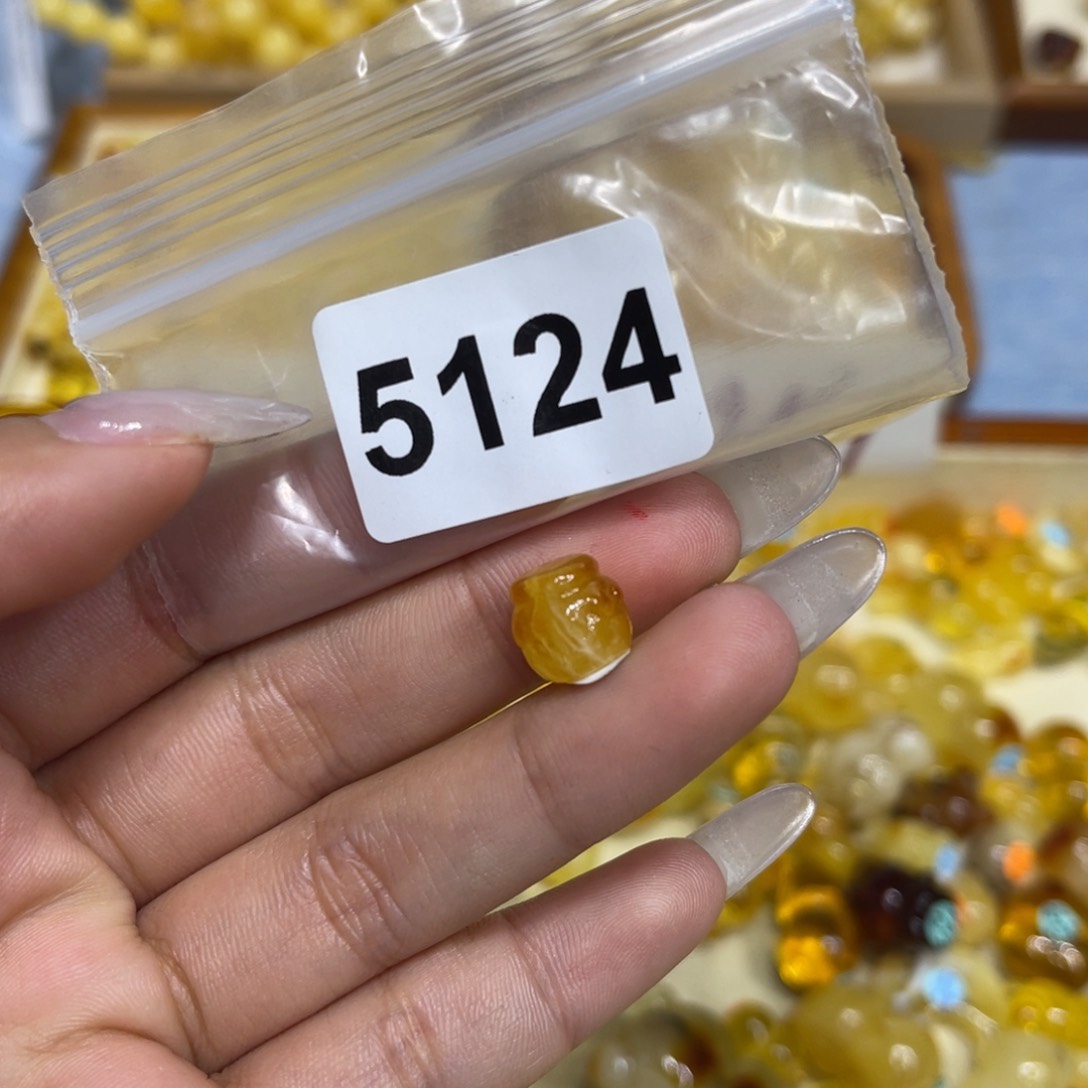 琥珀珠宝奇石未镶嵌
